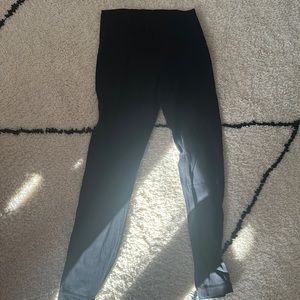 Size 6 lululemon 25” align leggings black